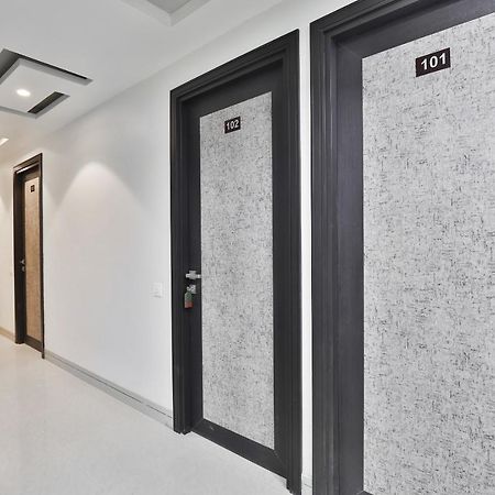 אחמדאבאד Oyo 23289 Hotel Anmol Palace מראה חיצוני תמונה